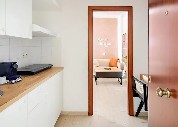 Charming New Flat Near Metro - Sleeps Apartament Rzym