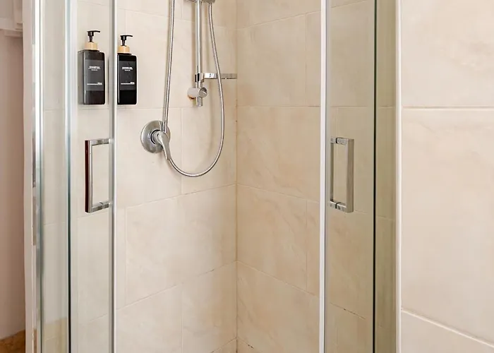 Charming New Flat Near Metro - Sleeps * Rzym