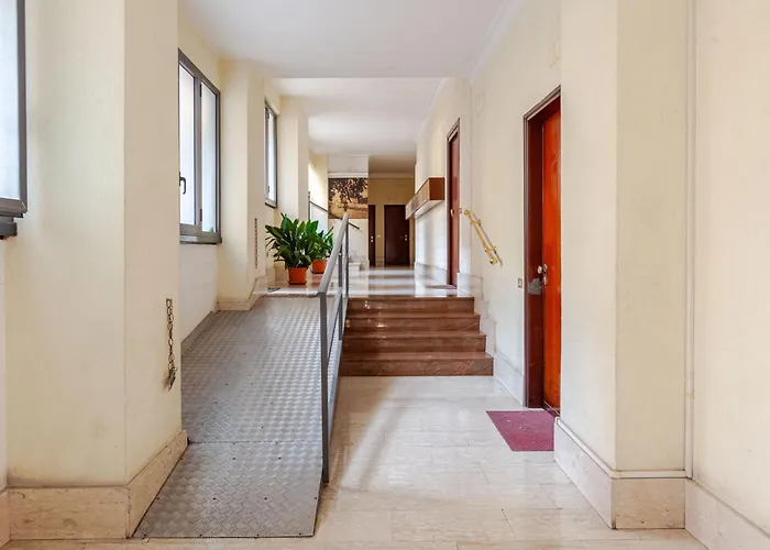 Apartament Charming New Flat Near Metro - Sleeps